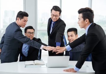 working-meeting-asian-colleagues