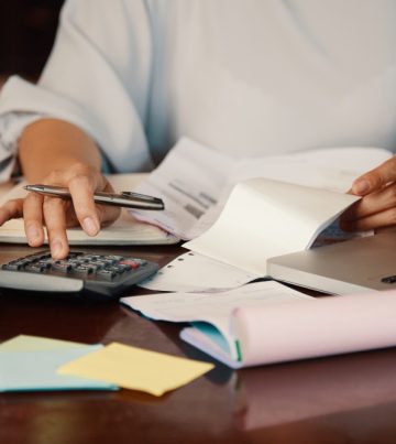 entrepreneur-working-with-bills